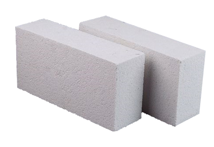 Lightweight alumina fire brick