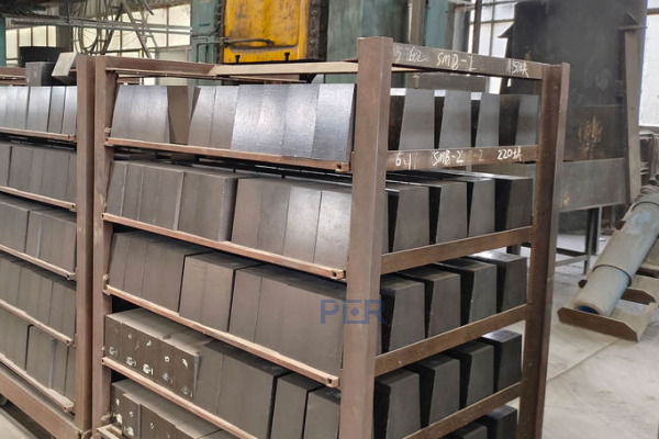 Large magnesia carbon brick inventory