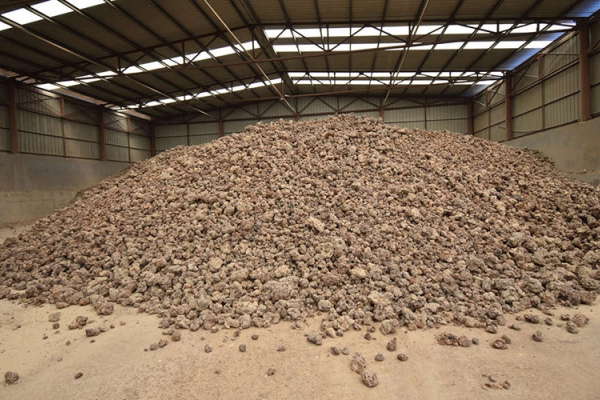 Magnesium sand raw material